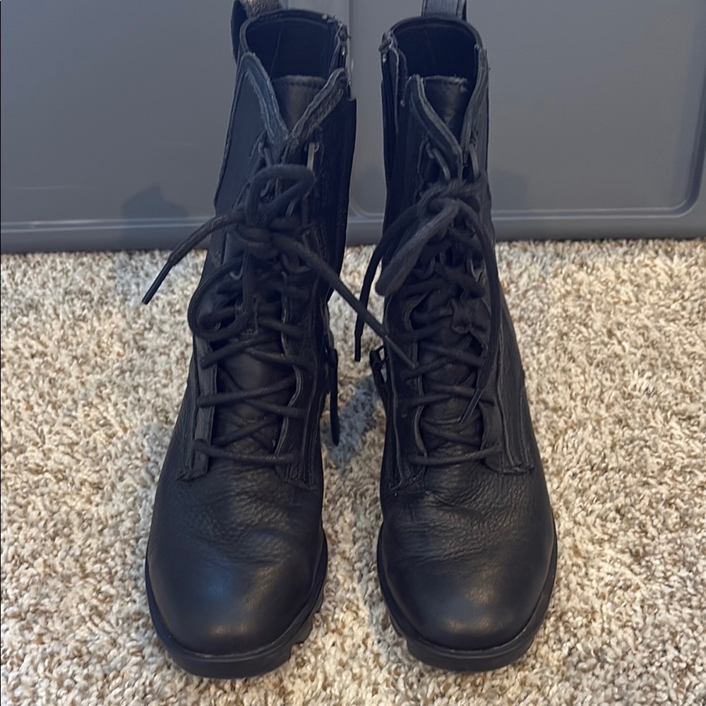 Sorel Black Winter Boots with Durable Sole and High-Top Design